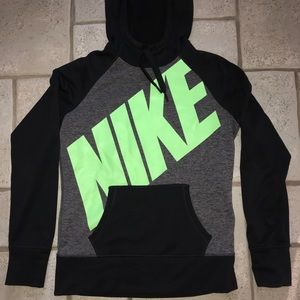 OFFER ME😊NIKE SWEATSHIRT!!!!